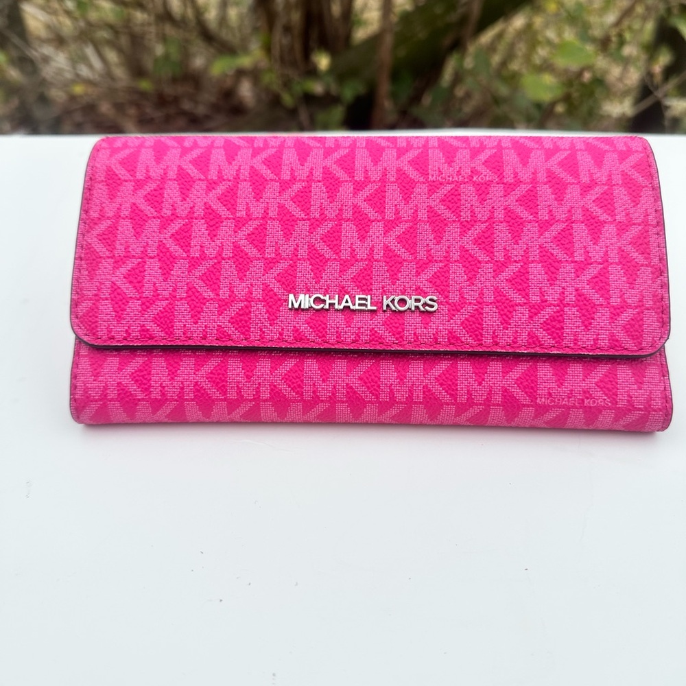 Michael Kors Jet Set Travel Large Bifold Wallet  Dragon Fruit Mk Logo
